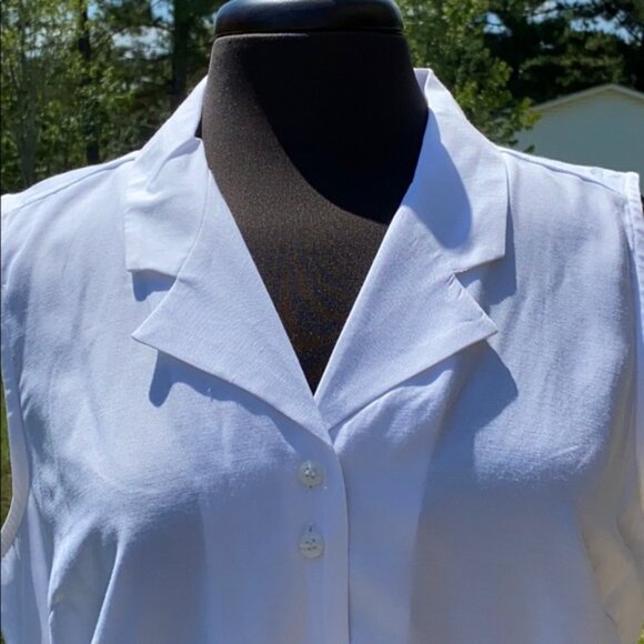 Dressbarn Women's White Sleeveless Button Up Shirt - Picture 2 of 5